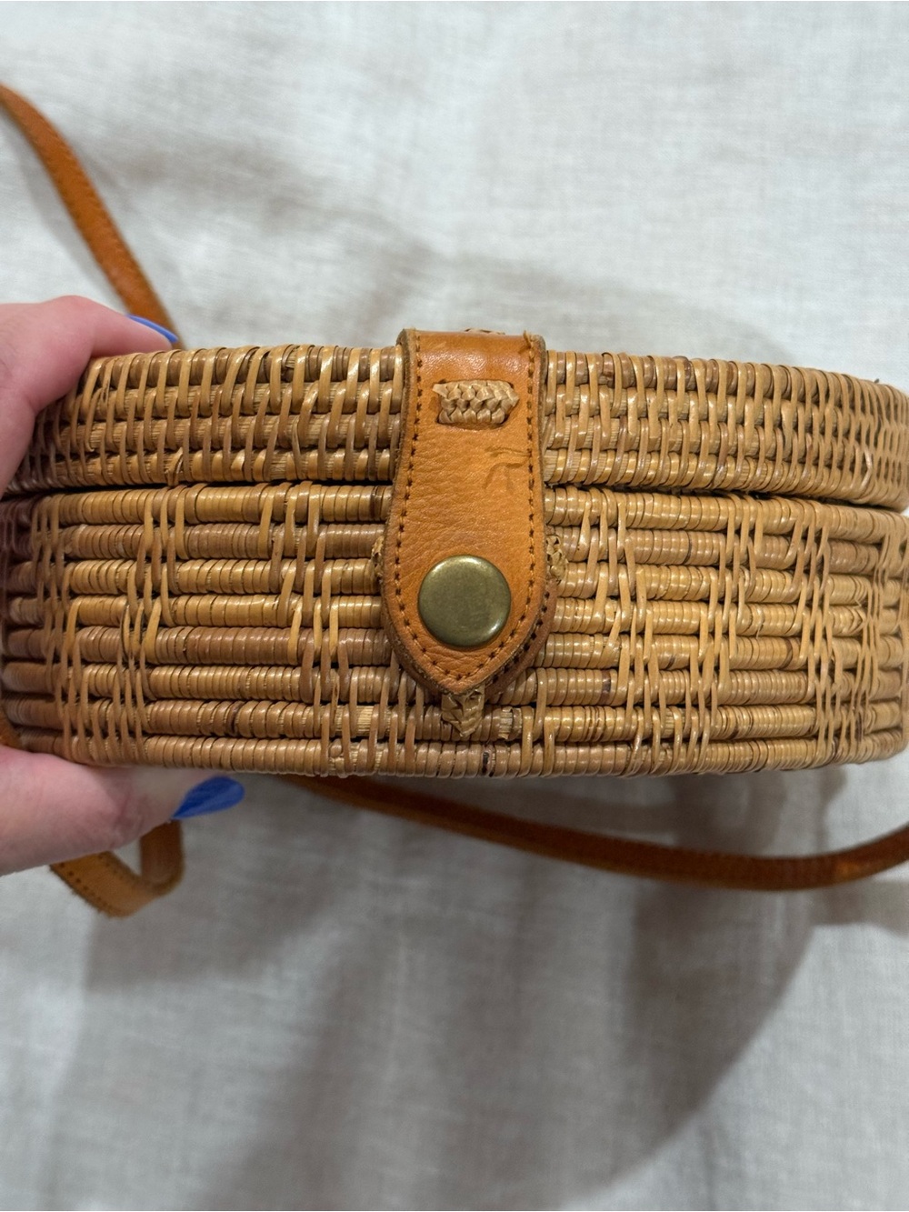 Handwoven Round Rattan Wicker Crossbody Bag 8” with leather strap - Picture 5 of 7